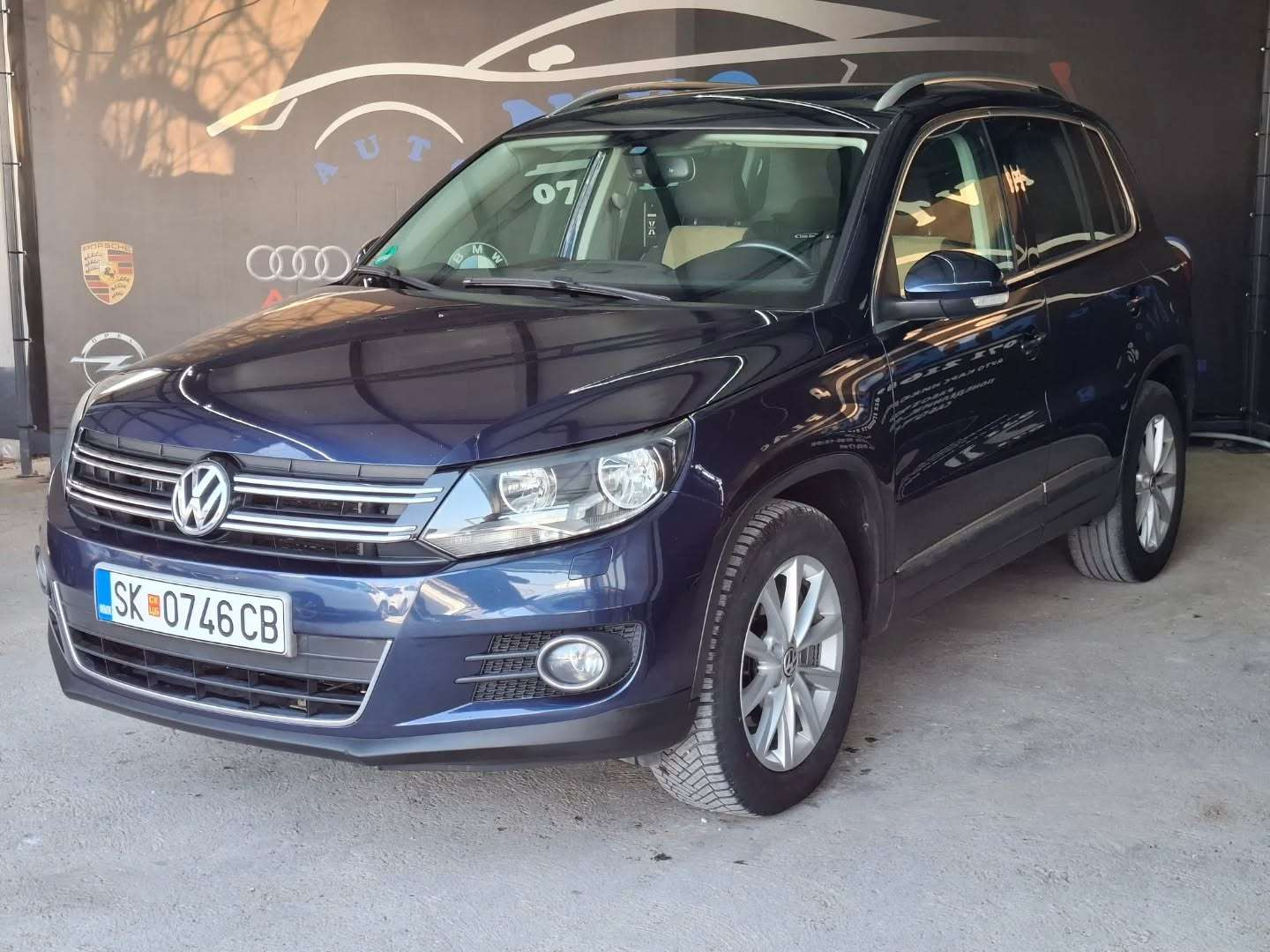 Volkswagen Tiguan   - 2012